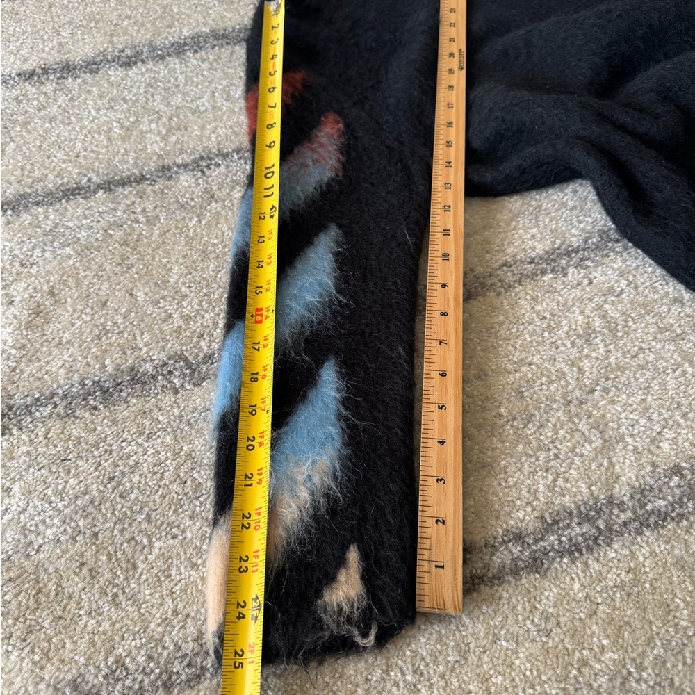 Off-White sweater - Picture 11 of 12